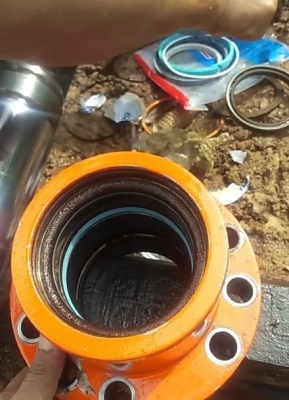 赤峰挖機(jī)換油封電話號(hào)碼是多少-第1張圖片