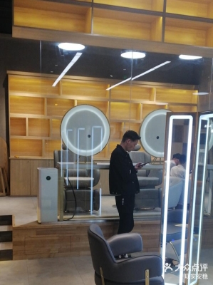 赤峰阿峰理發(fā)店電話地址是多少-第1張圖片