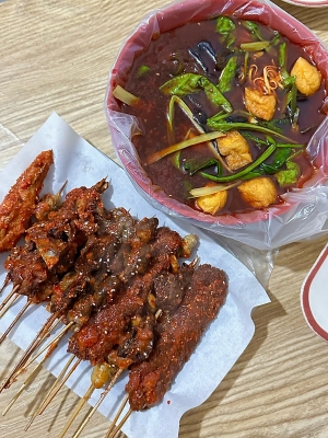 赤峰?？驼ù娫捥柎a多少-第1張圖片