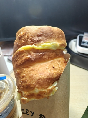 赤峰新人煙囪面包店電話號(hào)碼-第1張圖片