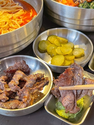 赤峰新華路烤肉店電話號(hào)碼-第1張圖片