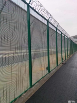 赤峰小區(qū)護(hù)欄網(wǎng)廠家電話號(hào)碼-第1張圖片