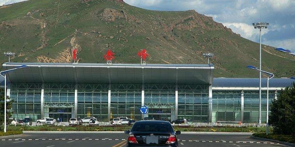 赤峰市玉龍國(guó)際機(jī)場(chǎng)電話(huà)號(hào)碼-第1張圖片