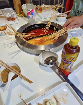 赤峰七毛串串香訂餐電話號碼-第1張圖片