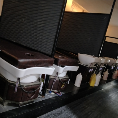 赤峰手藝人理發(fā)店電話號碼-第1張圖片