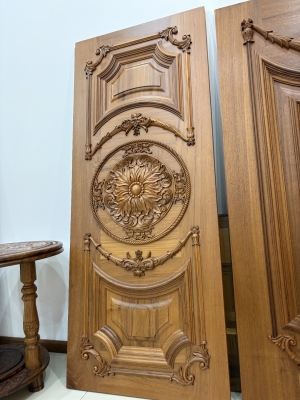 赤峰雕花實木門廠家電話號碼-第1張圖片