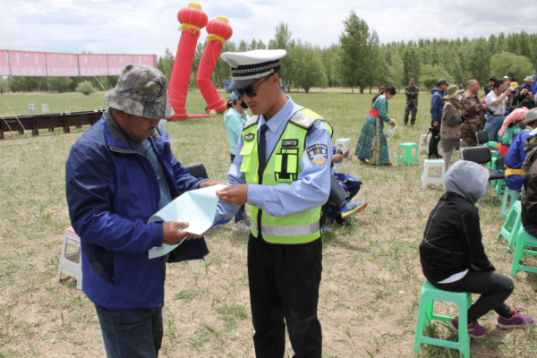 赤峰公安局拍照電話號(hào)碼是多少-第1張圖片