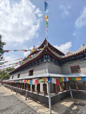 赤峰梵凱服裝店地址電話號碼-第1張圖片