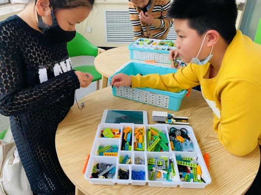 赤峰搬運(yùn)機(jī)器人電話多少號(hào)-第1張圖片