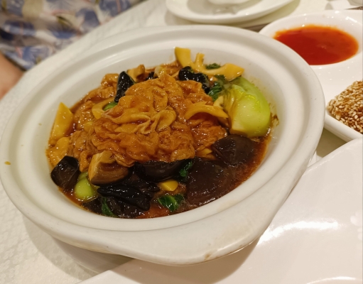 赤峰市內(nèi)大飯店電話多少號(hào)-第1張圖片