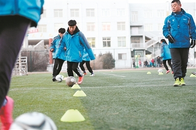 赤峰四中聯(lián)系電話-第1張圖片