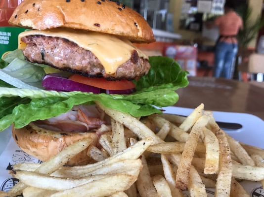 赤峰易小韓餐廳地址電話號(hào)碼-第1張圖片