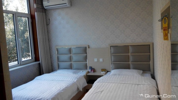 赤峰賓館對(duì)鏡拍酒店電話是多少-第1張圖片