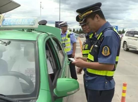 赤峰玉龍機(jī)場(chǎng)服務(wù)臺(tái)電話是多少-第1張圖片