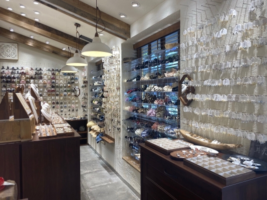 赤峰飾品甩貨電話號碼查詢-第1張圖片