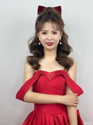 赤峰伴娘服出租電話號(hào)碼是多少-第1張圖片