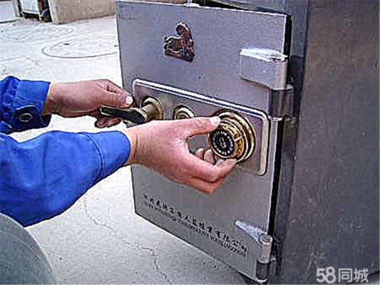 赤峰防盜門(mén)開(kāi)鎖電話(huà)地址查詢(xún)-第1張圖片