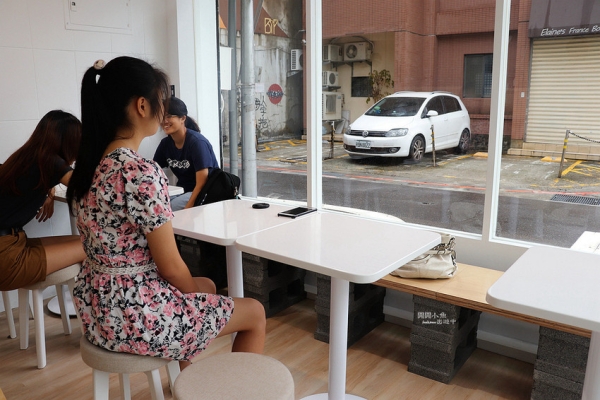 赤峰市小魚故事飯店電話號碼-第1張圖片