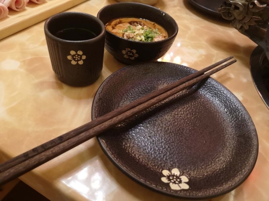 赤峰紅房子火鍋店電話號(hào)碼-第1張圖片