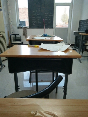 赤峰簡易書桌制造商電話號碼-第1張圖片