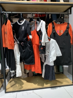 赤峰小亞服裝店電話號碼-第1張圖片