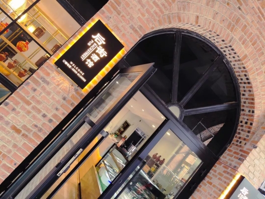 赤峰里昂酒館電話多少號(hào)啊-第1張圖片