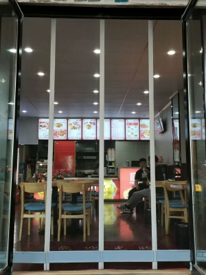 內(nèi)蒙古赤峰窗簾維修電話號碼-第1張圖片