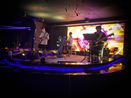 赤峰費斯樂酒吧地址電話號碼-第1張圖片