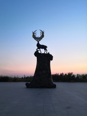 赤峰人物雕塑供貨商電話(huà)地址-第1張圖片