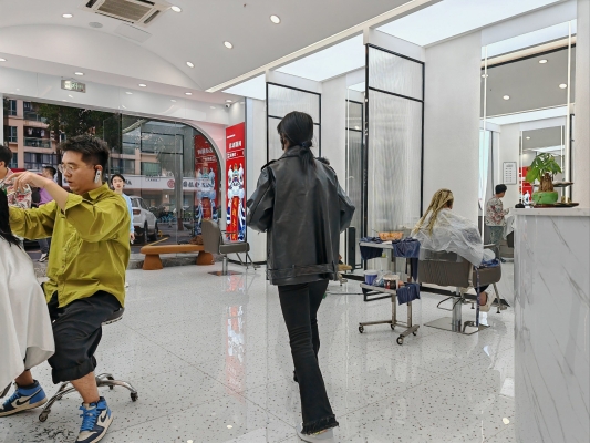 赤峰星奢理發(fā)店電話號碼-第1張圖片