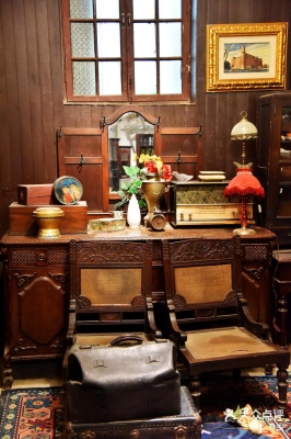 赤峰道古董家具店電話號(hào)碼-第1張圖片