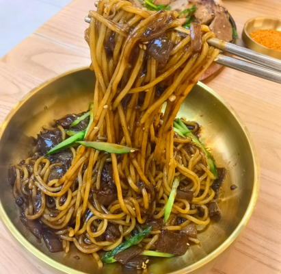 赤峰商廈美食推薦電話是多少號-第1張圖片