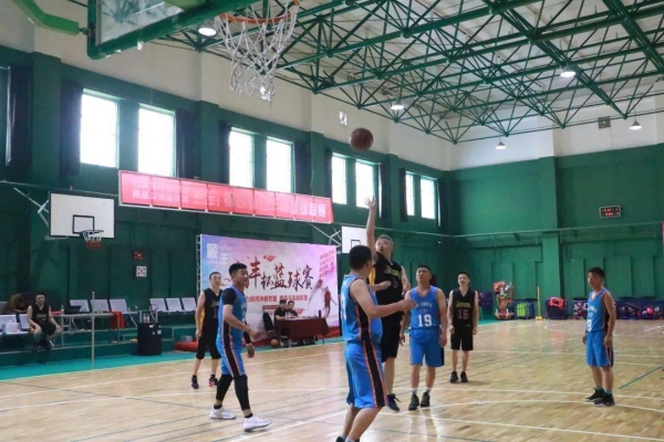 赤峰市籃球店地址電話號(hào)碼-第1張圖片