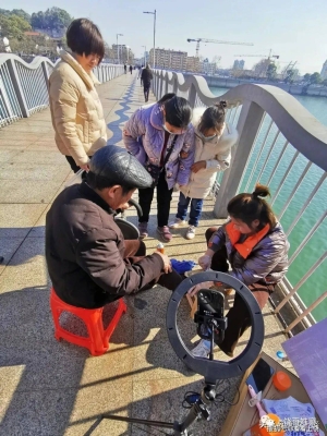 赤峰同城擦鞋電話號(hào)碼查詢-第1張圖片