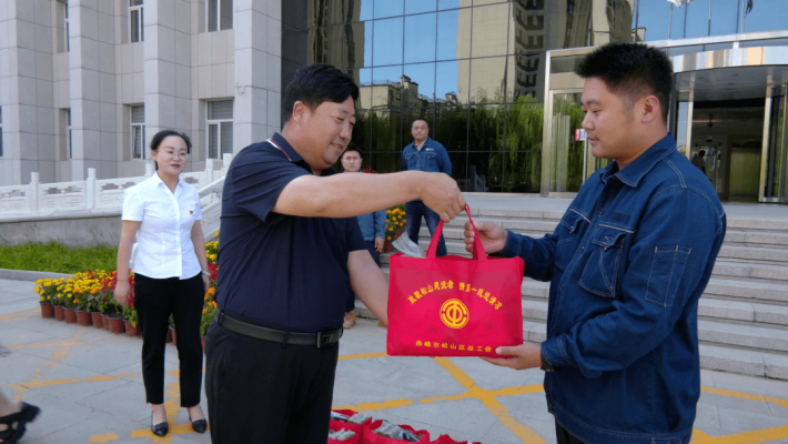 赤峰快遞外賣電話多少啊-第1張圖片