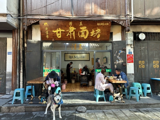 赤峰松州巷附近賓館電話是多少-第1張圖片