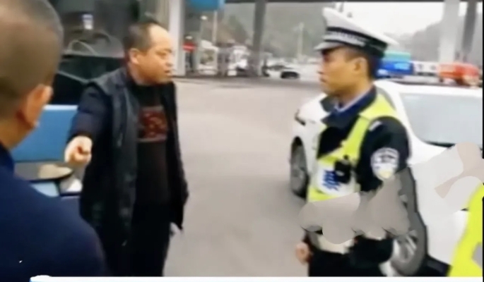 香河到赤峰客車司機(jī)電話號碼-第1張圖片