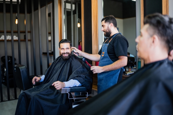 赤峰摩爾城理發(fā)店電話號碼-第1張圖片