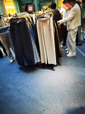 赤峰私奔服裝店電話地址查詢-第1張圖片