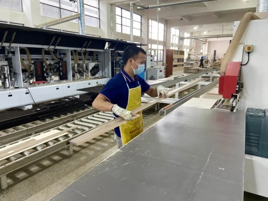 赤峰鴻運(yùn)木材加工廠電話號碼-第1張圖片