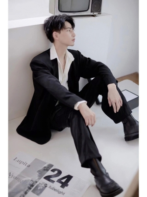 赤峰市男生寫真店電話號碼-第1張圖片