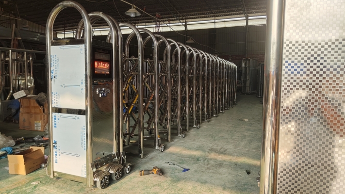 赤峰伸縮門廠家供貨電話號碼-第1張圖片