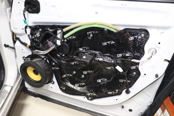 赤峰車門修復(fù)店電話多少號(hào)-第1張圖片