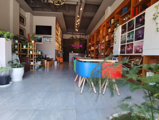 赤峰便宜化妝師招聘電話號碼-第1張圖片