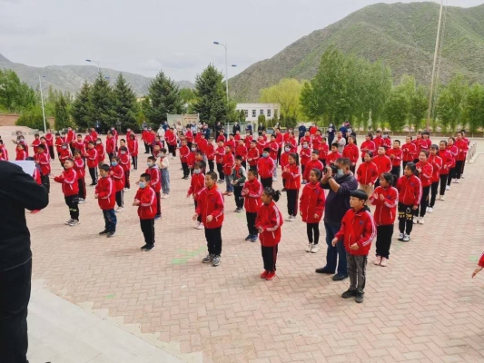 赤峰弘亞中學(xué)招聘電話查詢號碼-第1張圖片