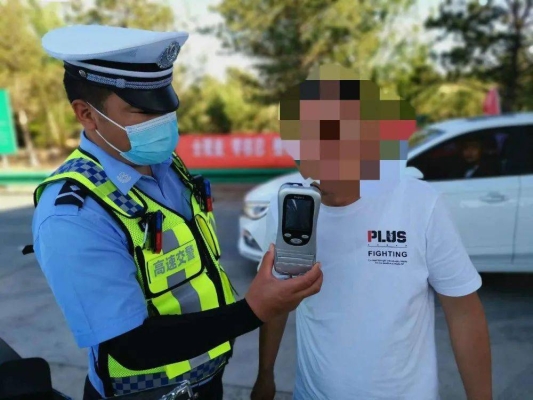 內(nèi)蒙赤峰駕駛證辦理電話號碼-第1張圖片