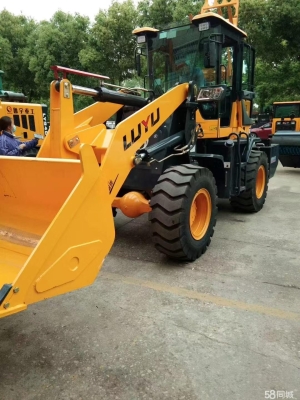 赤峰玉龍鏟車出租電話號碼查詢-第1張圖片