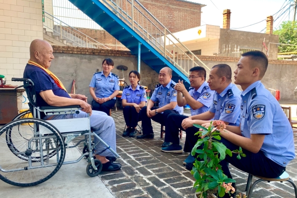 辦理身份證赤峰網(wǎng)點(diǎn)電話查詢-第1張圖片