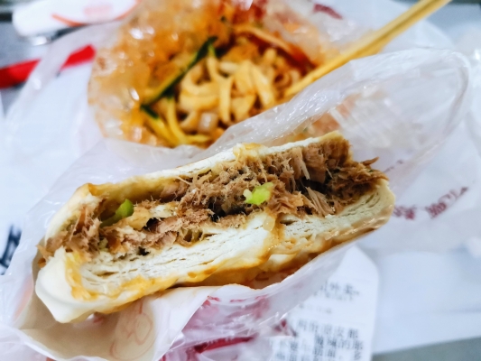 赤峰華聯(lián)涼皮店電話號碼多少-第1張圖片