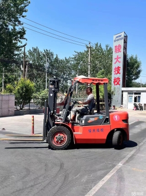 赤峰叉車培訓(xùn)辦理電話號(hào)碼是多少-第1張圖片